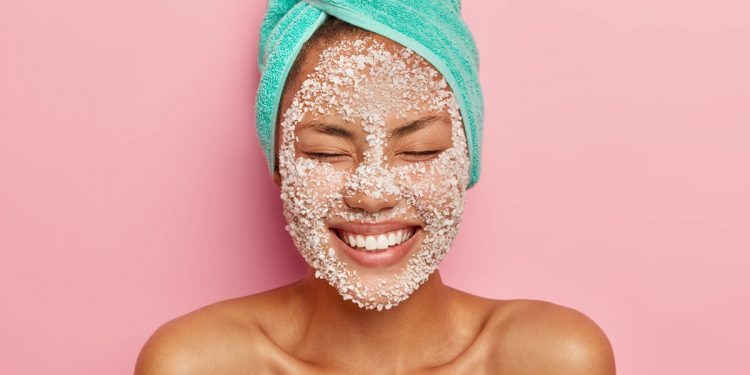 How to use facial scrub properly