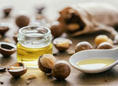 Macadamia-oil-benefits-for-hair-and-skin-beauty-care-tips