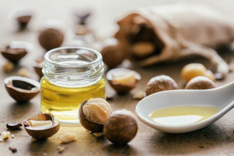 Macadamia-oil-benefits-for-hair-and-skin-beauty-care-tips