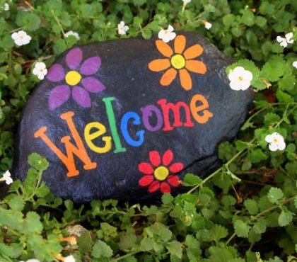 Painted-rocks-DIY-budget-friendly-garden-decoration-ideas