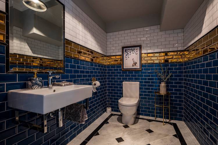 bathroom design and decor ideas blue gold and white palette