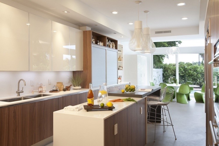 kitchen pendant lights and recessed lamps above island