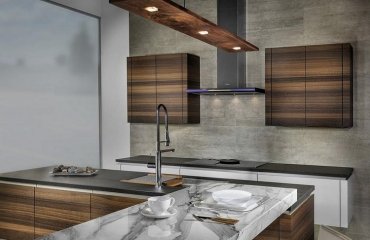 linear-chandelier-pendant-light-fixture-above-kitchen-island