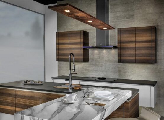 linear-chandelier-pendant-light-fixture-above-kitchen-island