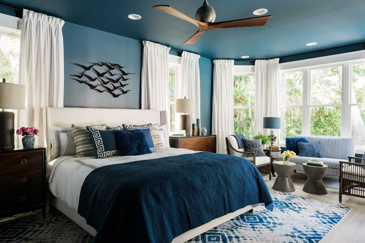 white and blue colors in nautical themed bedroom design