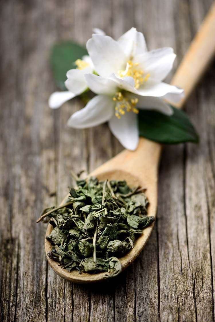 beauty and health benefits of jasmile tea and essential oil