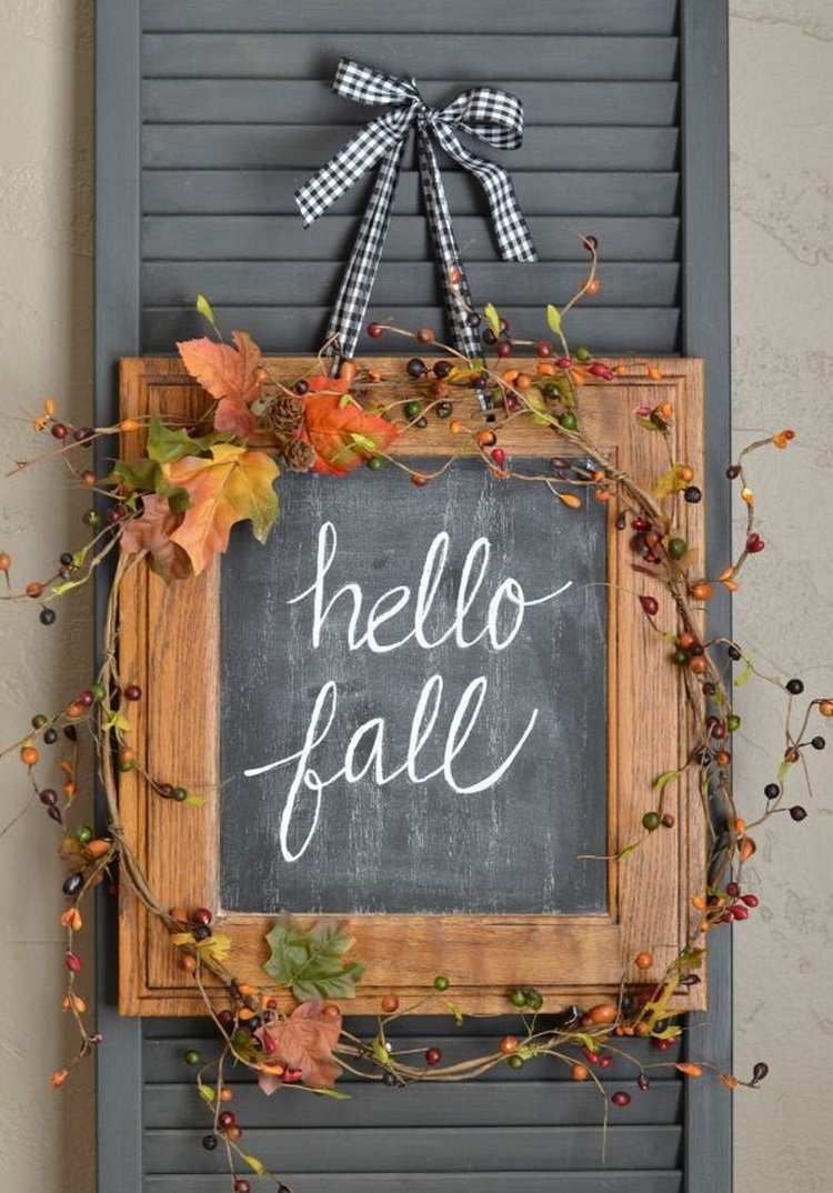Beautiful DIY fall decor ideas wreath decorated with leaves