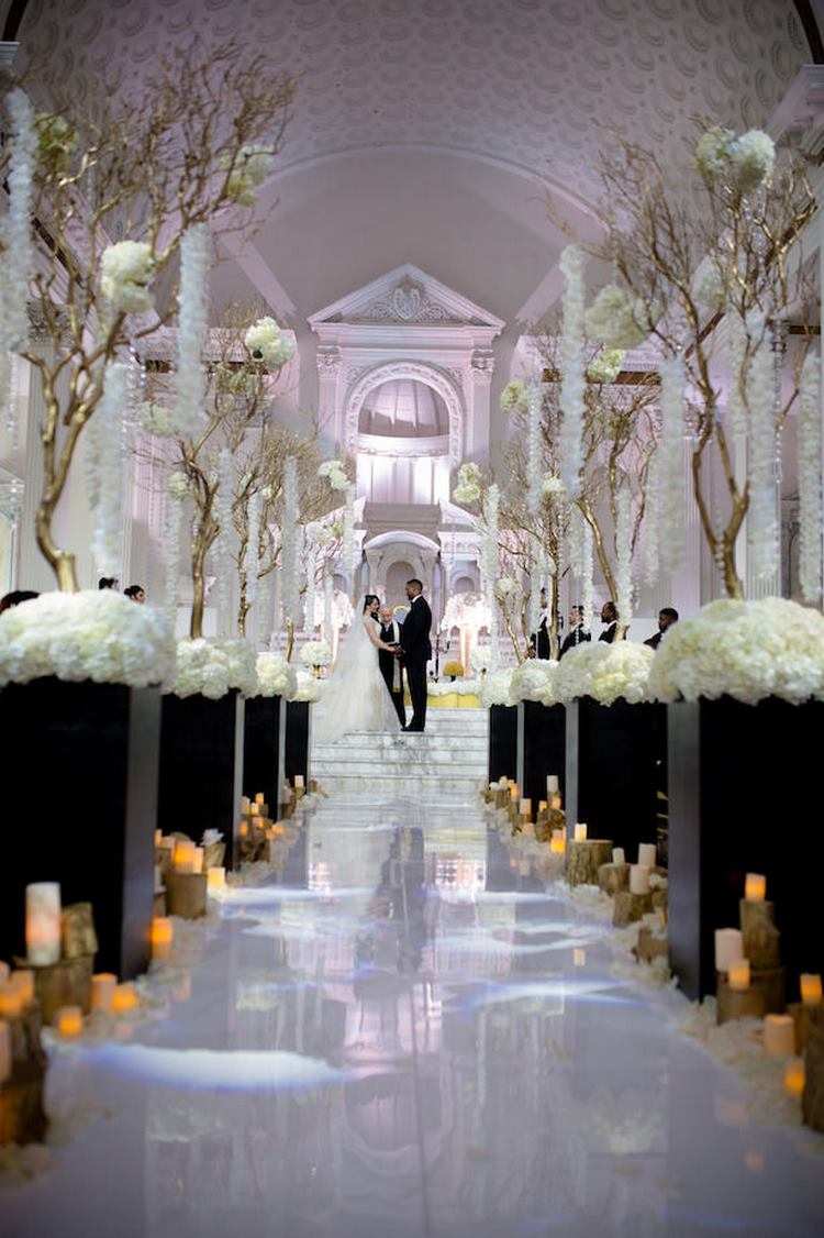 Glamorous wedding ceremony black and white theme decor ideas