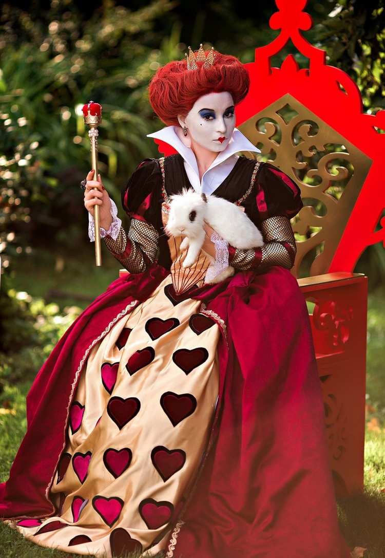 Haloween costume ideas for women queen of hearts makeup and costume tips