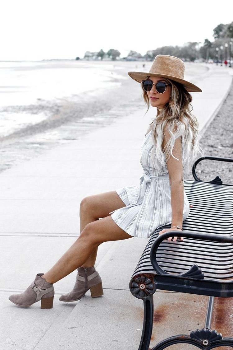 Ladies hat outfit for summer rainy days which shoes in rainy weather