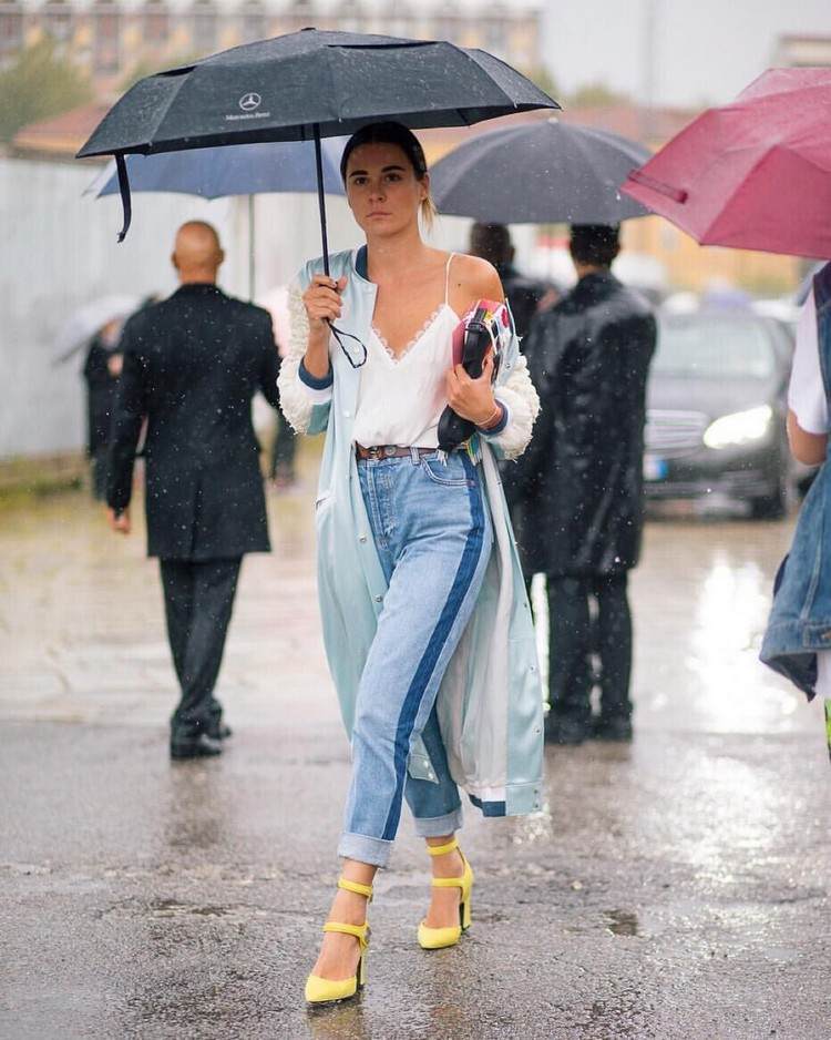 What shoes to wear when raining in summer 