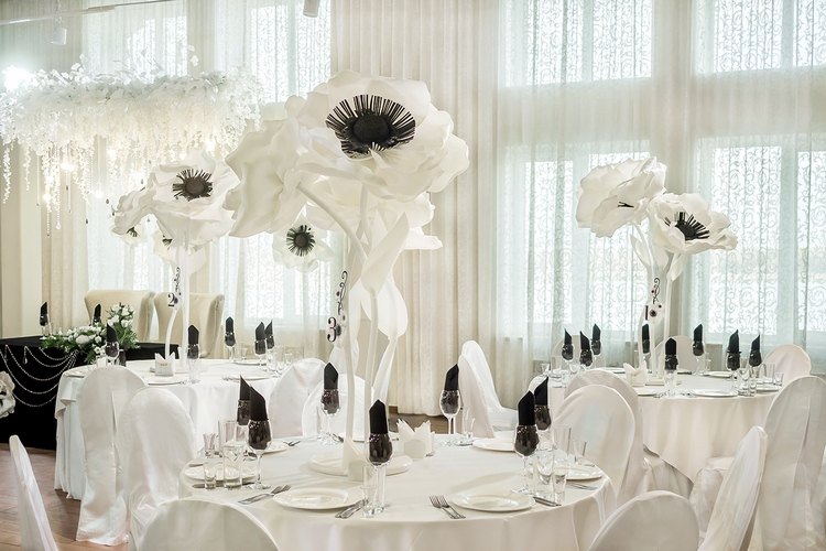black and white wedding table decoration and tall centerpieces