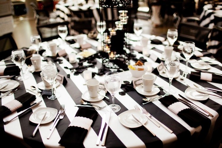 black and white wedding theme table decor ideas