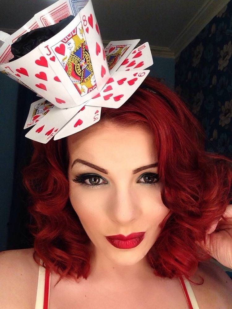 easy queen of hearts costume ideas DIY cards hat