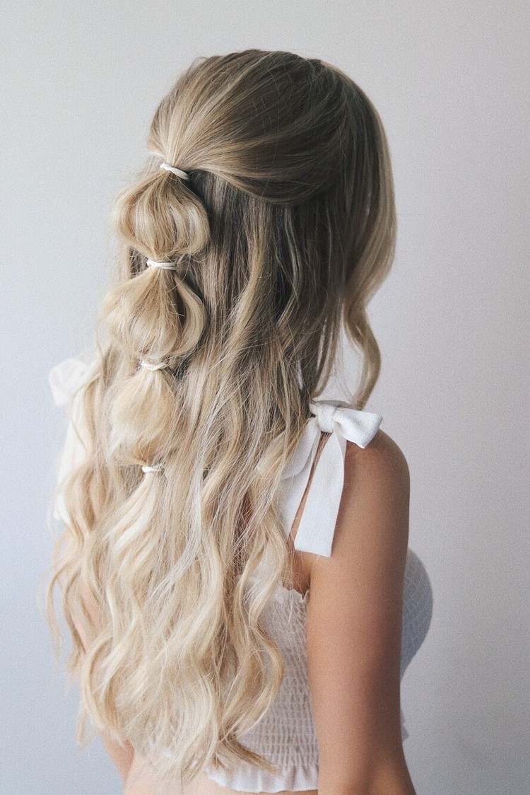 Featured image of post Bubble Braid Hairstyle Half Up Half Down - If your hair tends to get greasy, oily, or frizzy within a day whether it&#039;s a half up bun hairstyle, or a traditional half ponytail, we foresee half up hairstyles sticking around for a while.