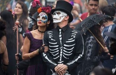 halloween-costumes-couples-day-of-the-dead-skeleton