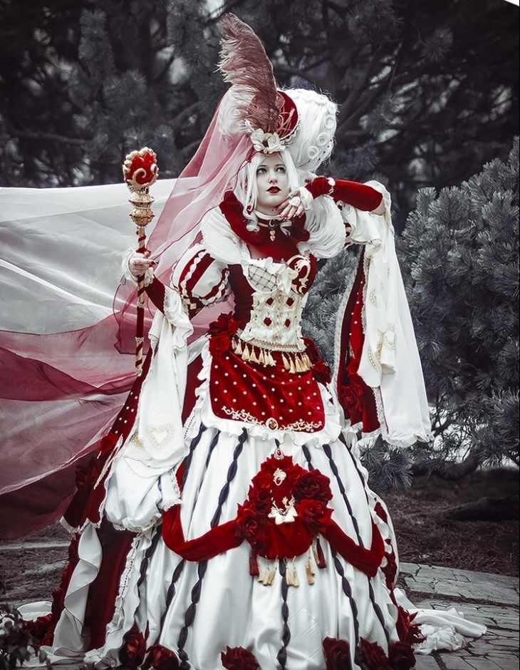 queen of hearts costume and makeup ideas for Halloween