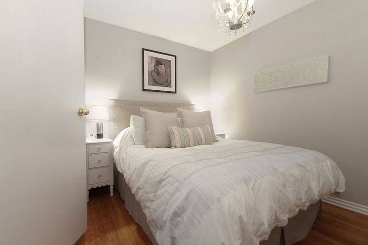 small windowless bedroom interior design ideas light color scheme