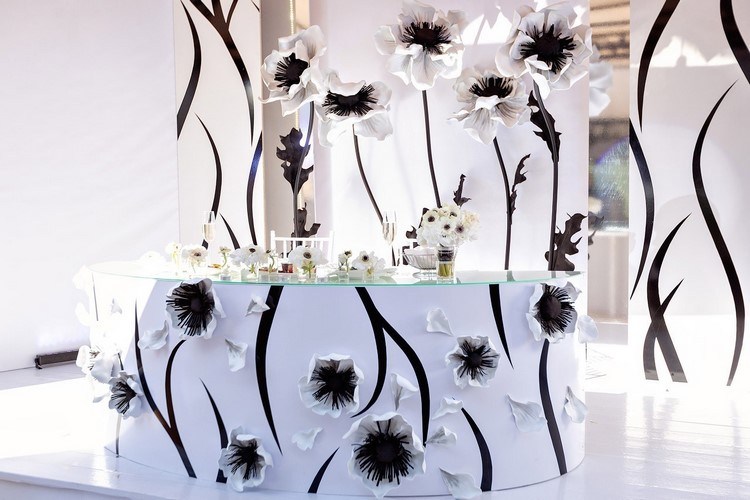 striking table decoration black and white wedding theme