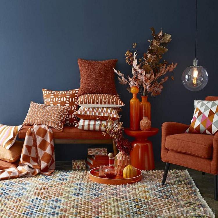 textile as fall decoration blanket pillows