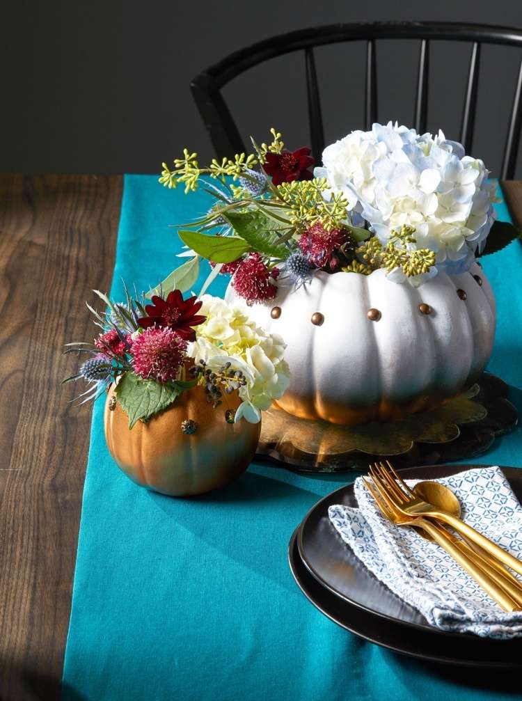 Autumn table decoration ideas with pumpkins and fresh flowers