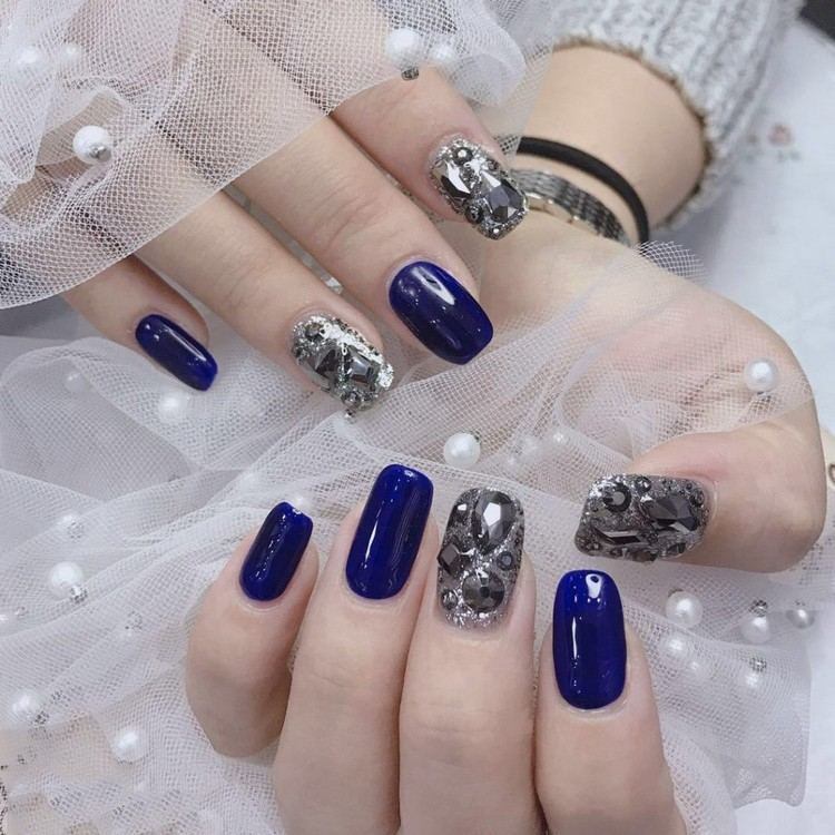 Classic blue nail design trends fall 2020