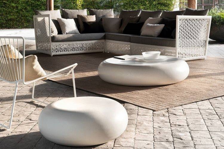 elegant outdoor coffee table design ideas