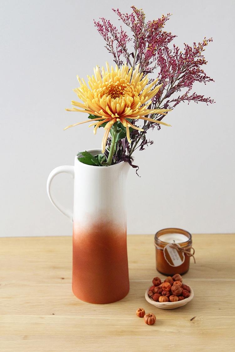 fall decor trends 2020 Terracotta vase with chrisantemum