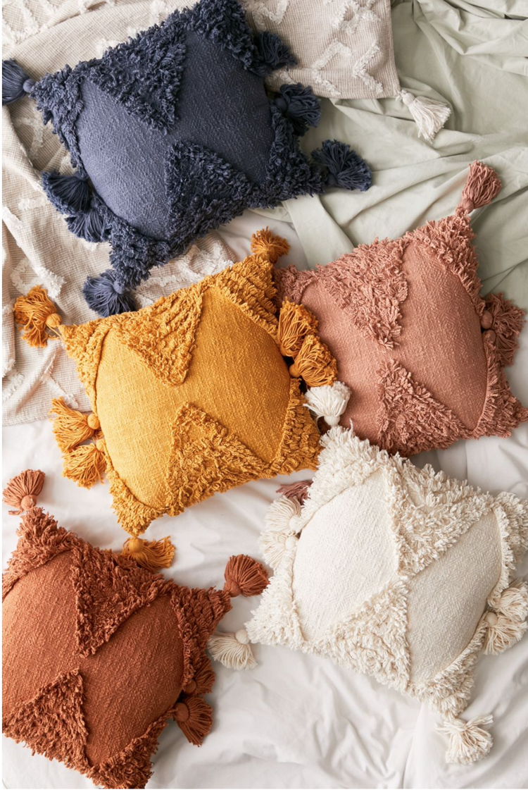 beautiful soft pillows to decorate your home for fall