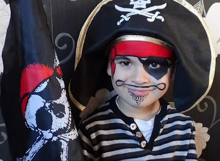Easy pirate makeup for boys