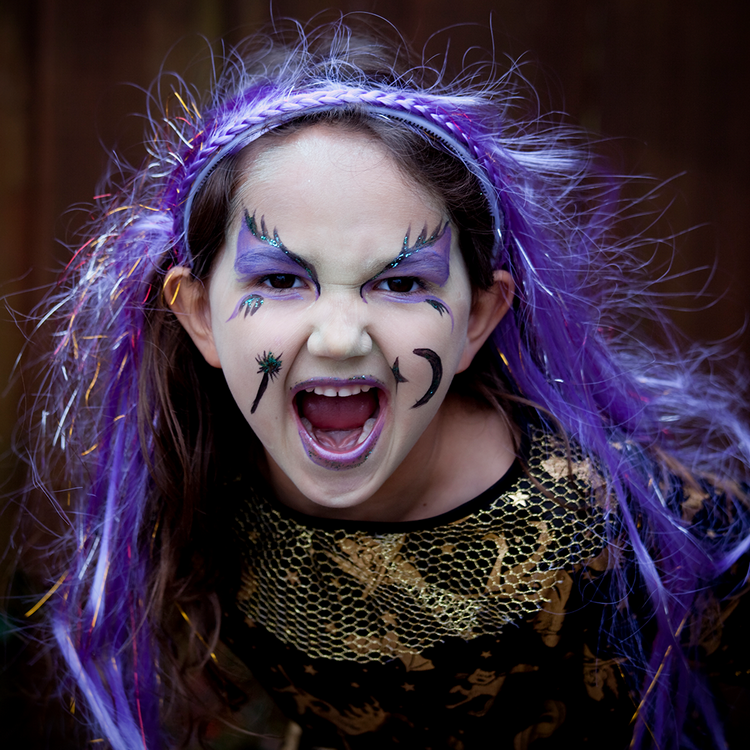 Face paint ideas for Halloween DIY witch makeup