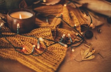 Fall-aromas-that-create-a-cozy-atmosphere-in-your-home-pumpkin-autumn-leaves-spices