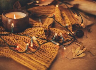 Fall-aromas-that-create-a-cozy-atmosphere-in-your-home-pumpkin-autumn-leaves-spices