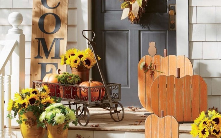 cute fall porch decorating ideas with sunflowers and pumpkins