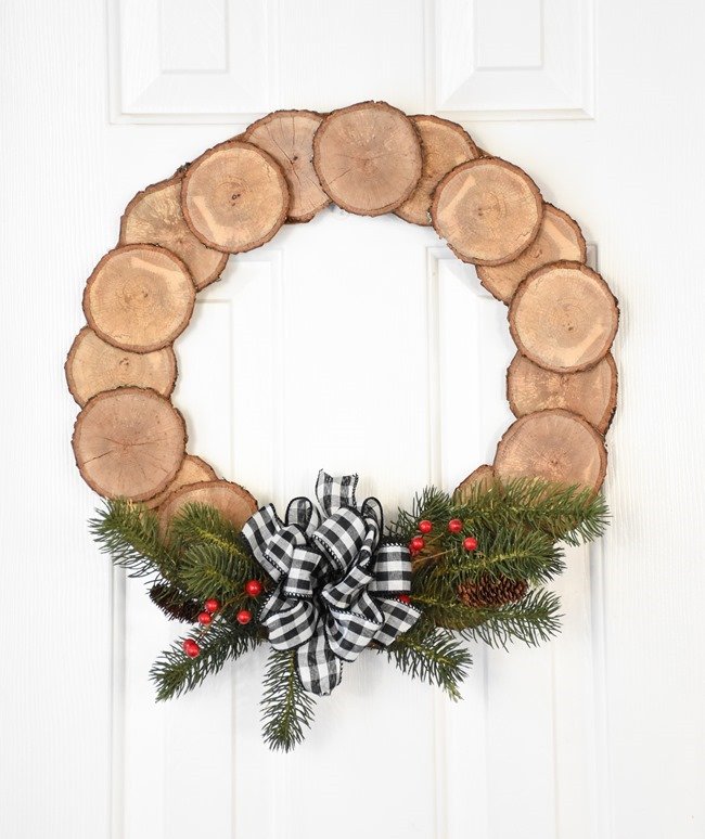 DIY Wood Slice Christmas Wreath