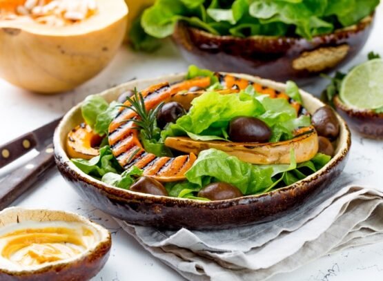 Fall-salad-recipes-seasonal-food-grilled-pumpkin-and-lettuce