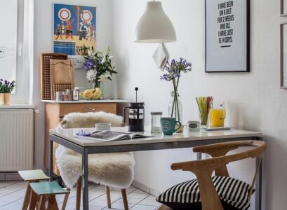 How-to-choose-a-compact-dining-table-for-a-small-kitchen
