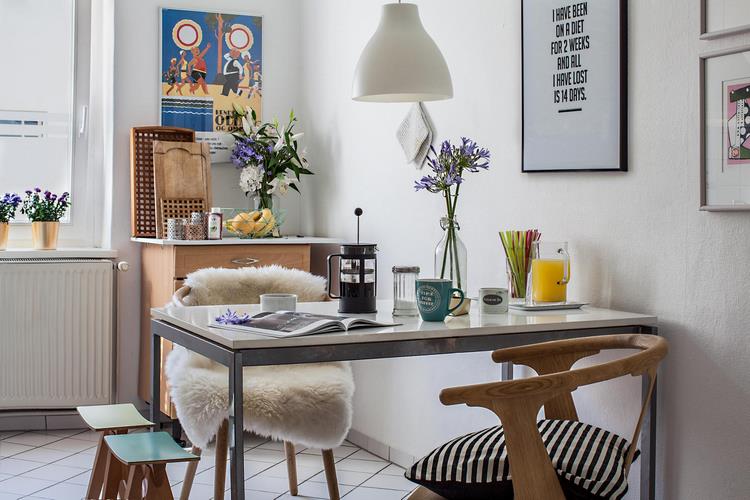 How to choose a compact dining table for a small kitchen