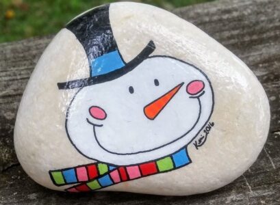 Painted-rock-Christmas-ornaments-artistic-and-festive-holiday-decor-ideas