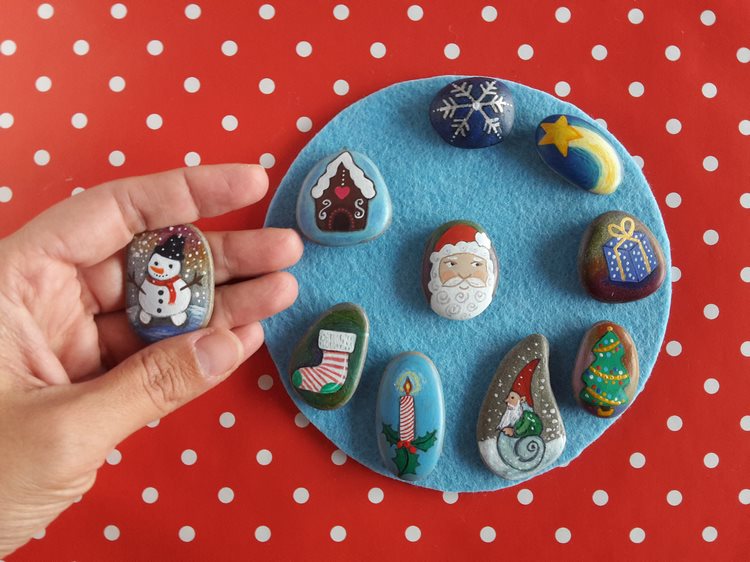 creative ideas for painting on rocks Christmas craft ideas
