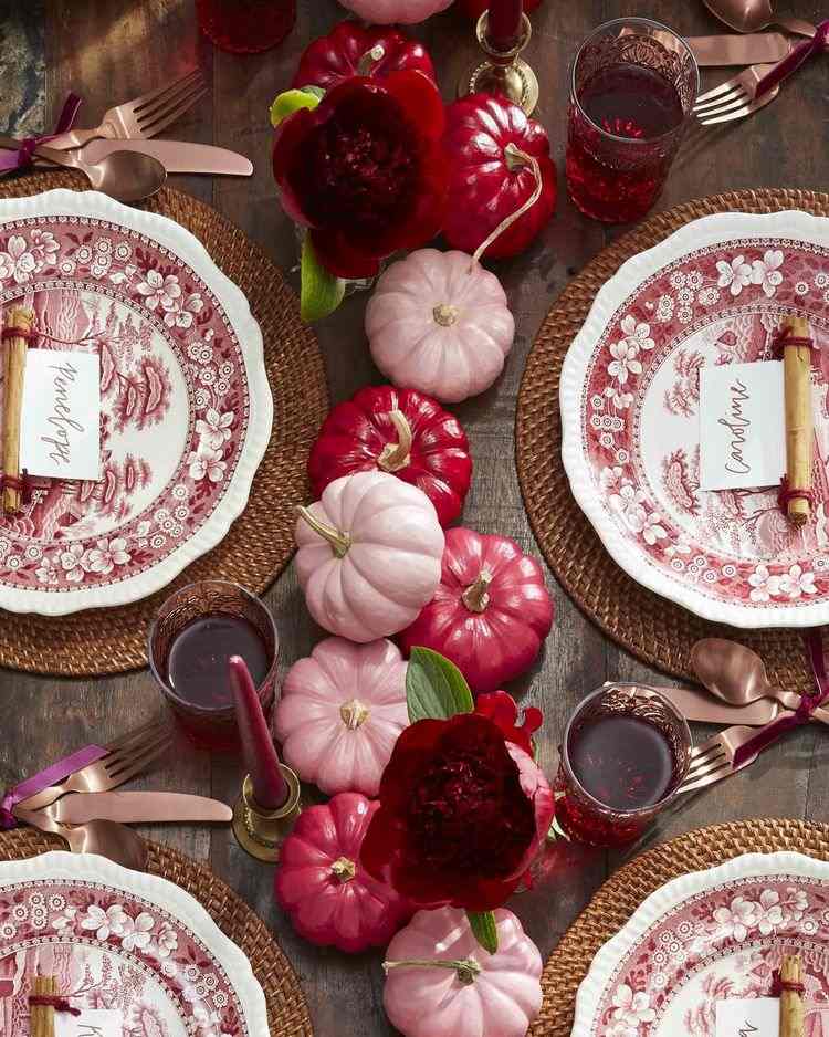 elegant Thanksgiving table setting and decoration