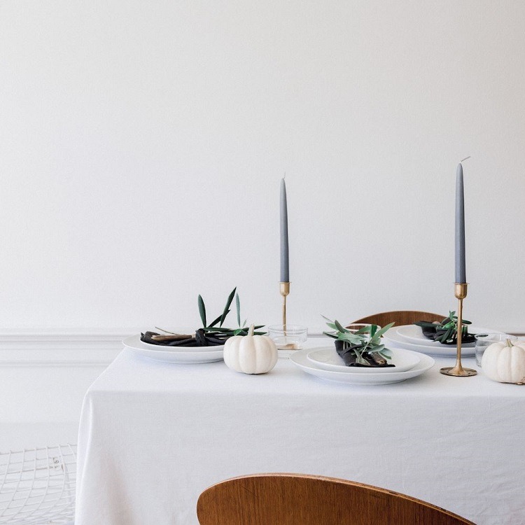 minimalist style fall table setting