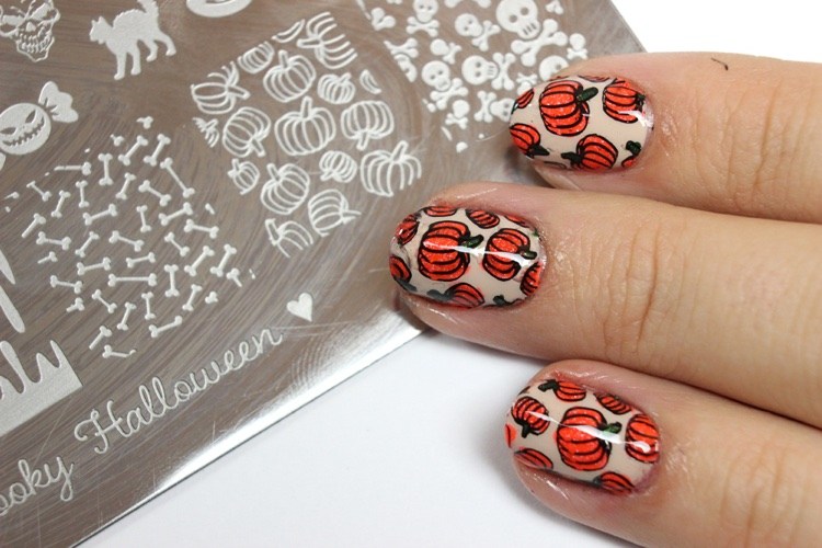 pumpkin nail art fall manicure ideas stamping technique
