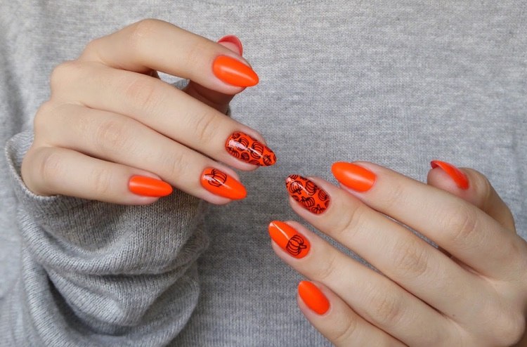 red manicure with pumpkin stamp nail art ideas