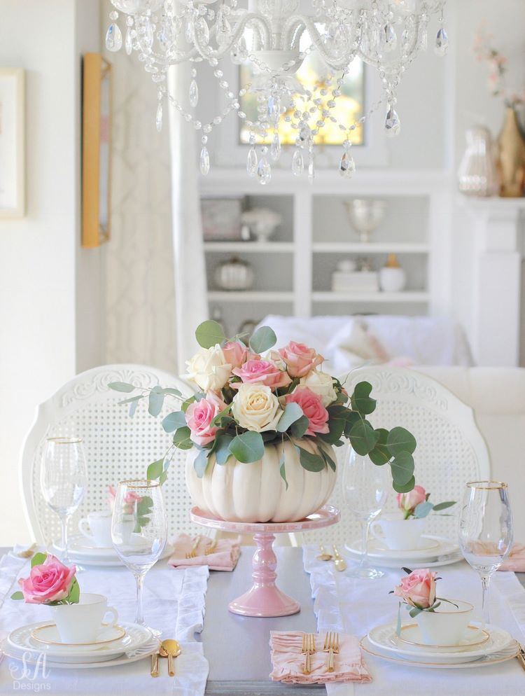 stylish elegant thanksgiving table decor in white and pink