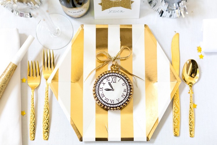 Awesome New Years Eve Tablescape ideas white and gold