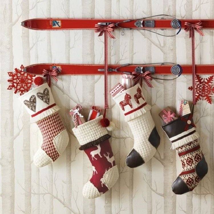 DIY Christmas decoration with skis and stockings