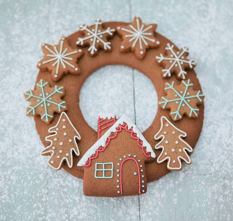 DIY Gingerbread Wreath Ideas and recipe