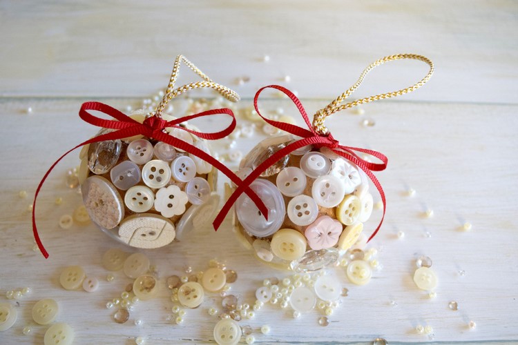 Easy and fun Christmas button craft ideas