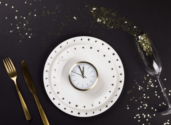 Inspiring-New-Years-Eve-tablescape-ideas-to-celebrate-the-occasion-in-style